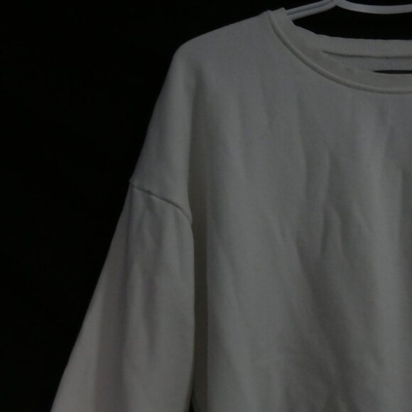 CANIFA | medium | Classic Solid White Crewneck Sweatshirt - Picture 3 of 16